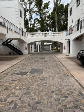 Hermoso Departamento en complejo privado villa carrodilla